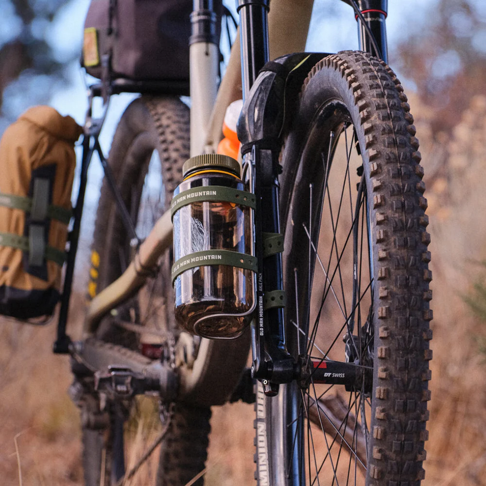 Adaptador Cage para Horquillla Old Man Mountain Axle Pack - Imagen 4