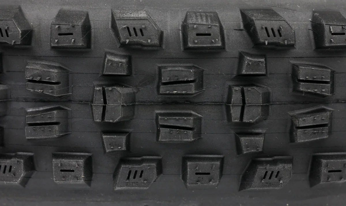 Cubierta Maxxis Assegai DH Casing - 3C Maxx Grip - DH Casing - Wide Trail - Tubeless Ready - Imagen 8